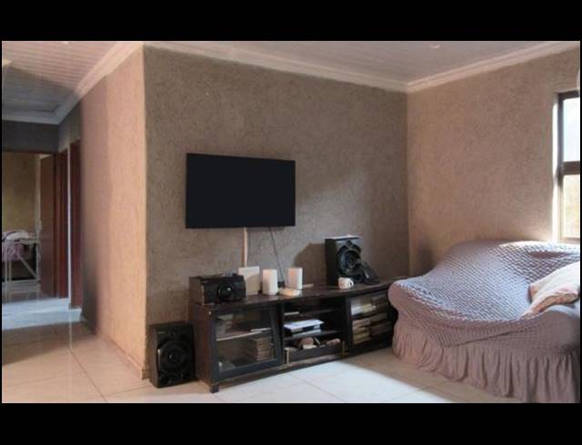 3 BEDROOM HOUSE FOR SALE IN PROTEA GLEN